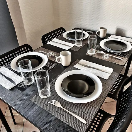 Le Classic Chic - 20min De Lyon, Balcon Ensoleille Apartman Saint-Fons